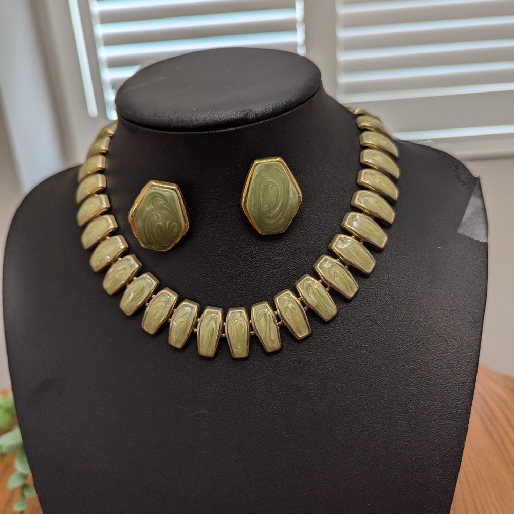 - - Necklace, Choker and earrings set. Gold tone metal with enamel.  …